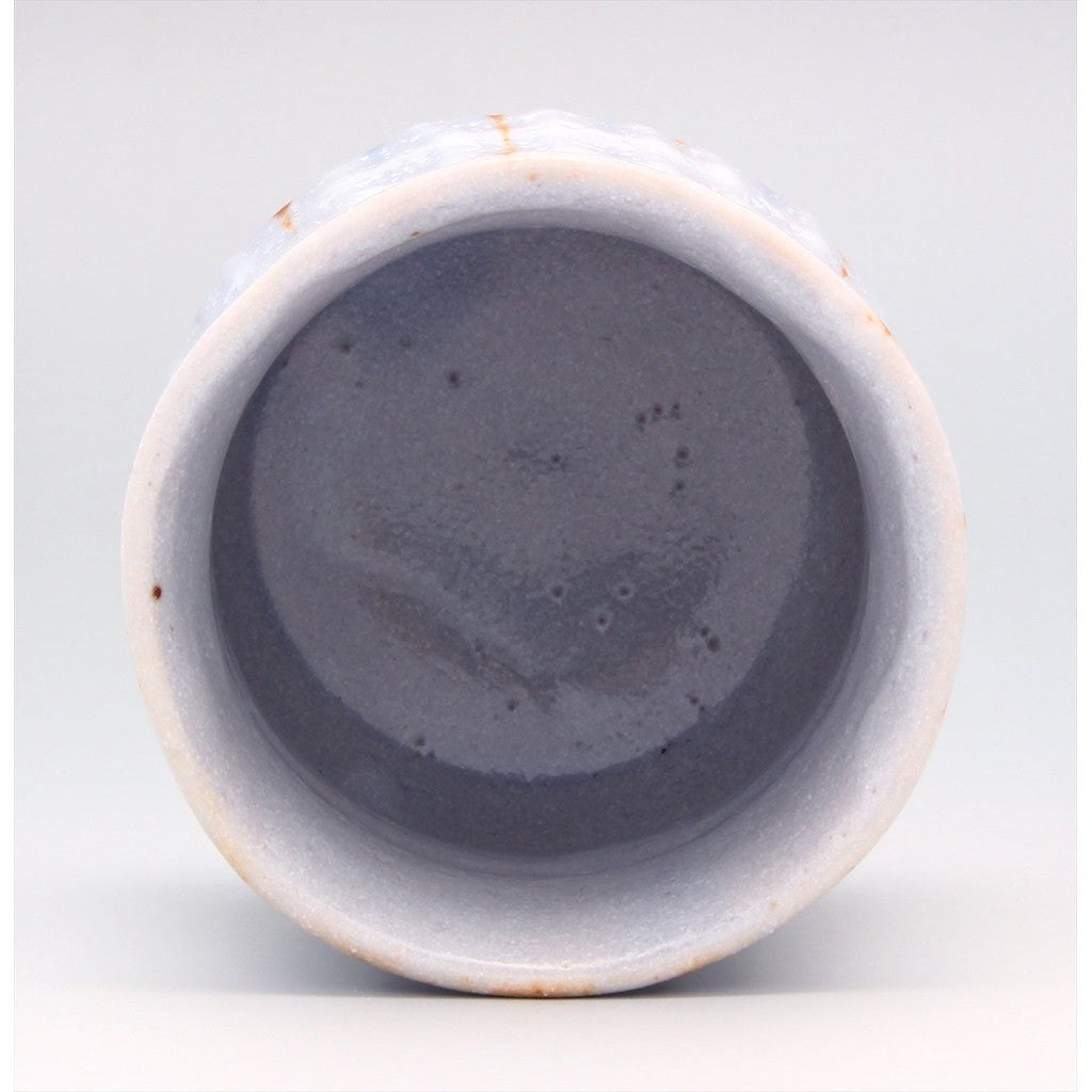【made in japan】
Mino Ware Kato Mitsuo Large Yu-Don Cup 240ml Capacity, Approx. Diameter 7.7cm x Height 8.6cm, Blue Shino Jukusa, Made in Japan, Product Code 553-0001. Perfect for Tea Lovers!