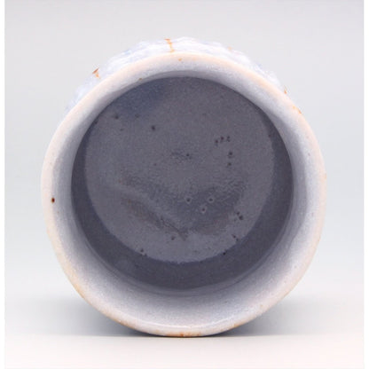 【made in japan】
Mino Ware Kato Mitsuo Large Yu-Don Cup 240ml Capacity, Approx. Diameter 7.7cm x Height 8.6cm, Blue Shino Jukusa, Made in Japan, Product Code 553-0001. Perfect for Tea Lovers!