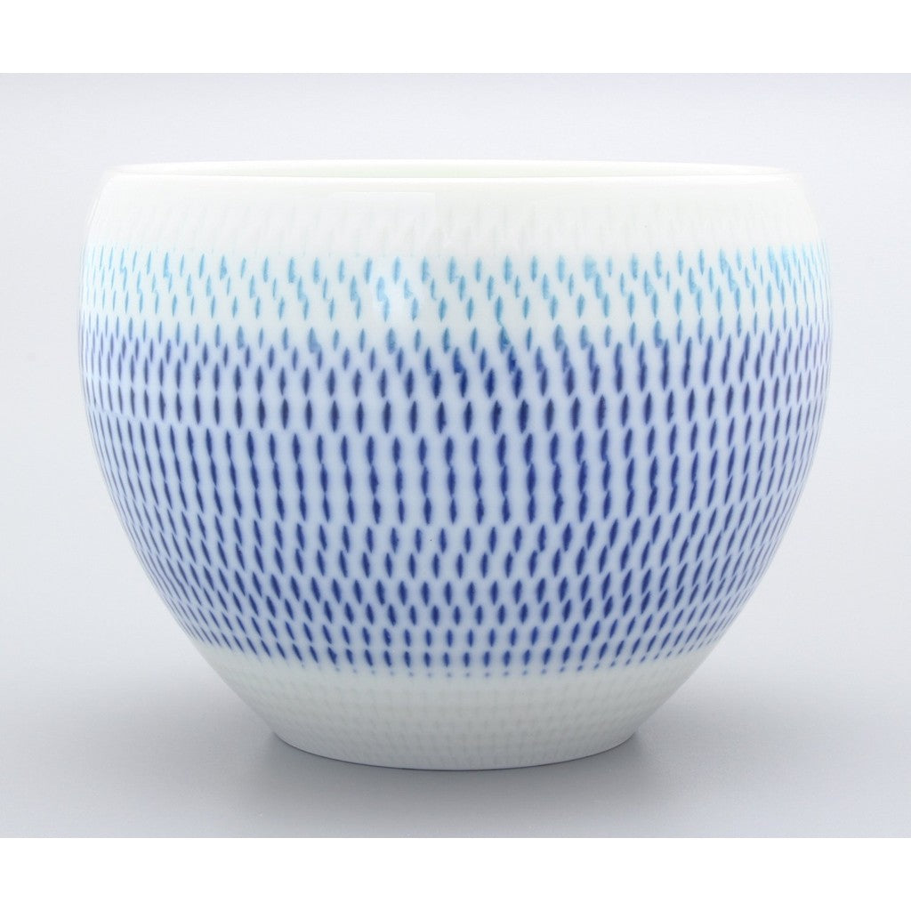 【made in japan】
Hasami Ware Isshin Kiln Colorful Kanna Round Cup Blue 22-028 - Elegant Japanese pottery perfect for tea or coffee enjoyment.