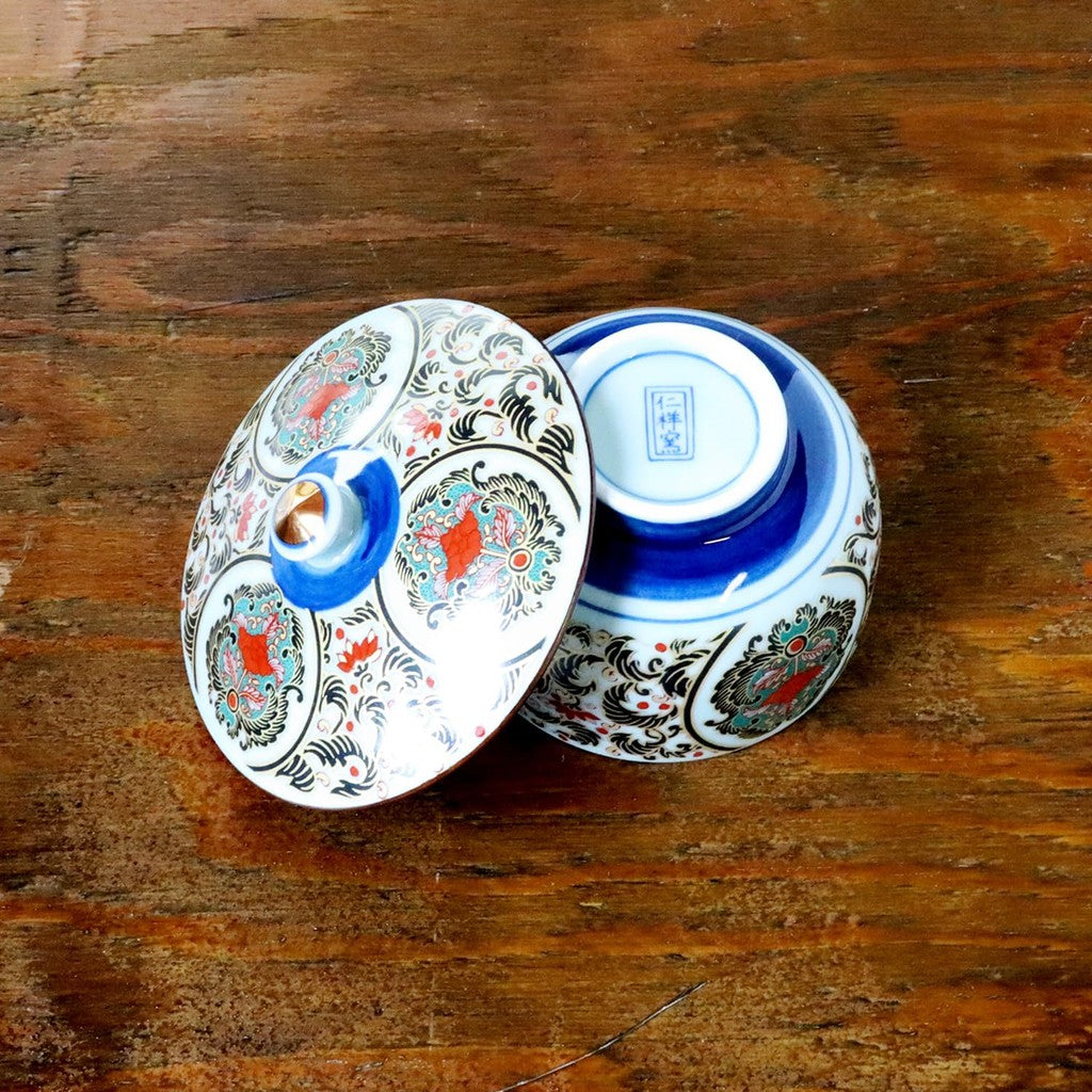 【made in japan】
Yuki Romance: Impressive Antique Imari Style Luxury Arita Ware PC Tea Coaster with Handle - "Karabana" Design, Made in Japan