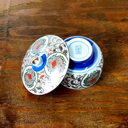 【made in japan】
Yuki Romance: Impressive Antique Imari Style Luxury Arita Ware PC Tea Coaster with Handle - "Karabana" Design, Made in Japan
