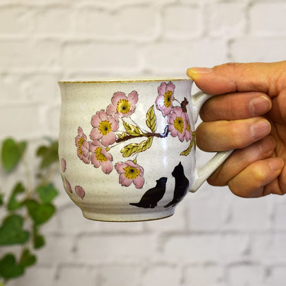 Stylish Kutani Porcelain Mug - High-Quality Japanese Tableware with Cherry Blossom and Cat Design, Perfect Gift for Pet Lovers and Tea Enthusiasts.chaware