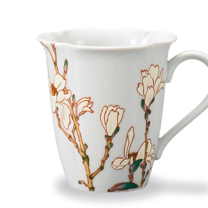 Kutani Ware Iwataya "Beautiful Seasons of Japan" Magnolia Mug (March) AP7-5158 – A stunning piece showcasing the beauty of Japan's spring through exquisite craftsmanship. Perfect for collectors!chaware