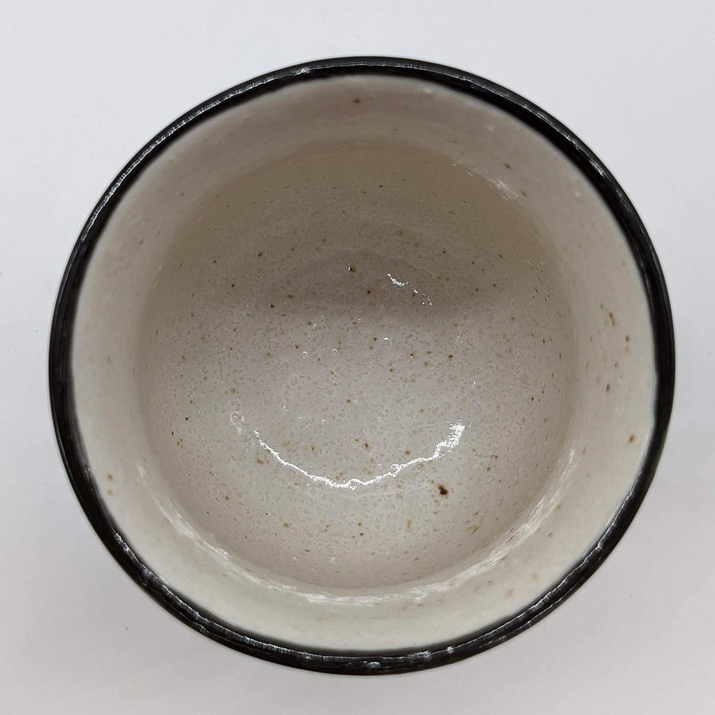 【made in japan】
Utsuwa Roan Mino Ware Tea Cup, Approximately 230ml, White Karatsu with Black Rim, Made in Japan, Item No. 520-0192. Perfect for tea lovers seeking authentic Japanese craftsmanship!