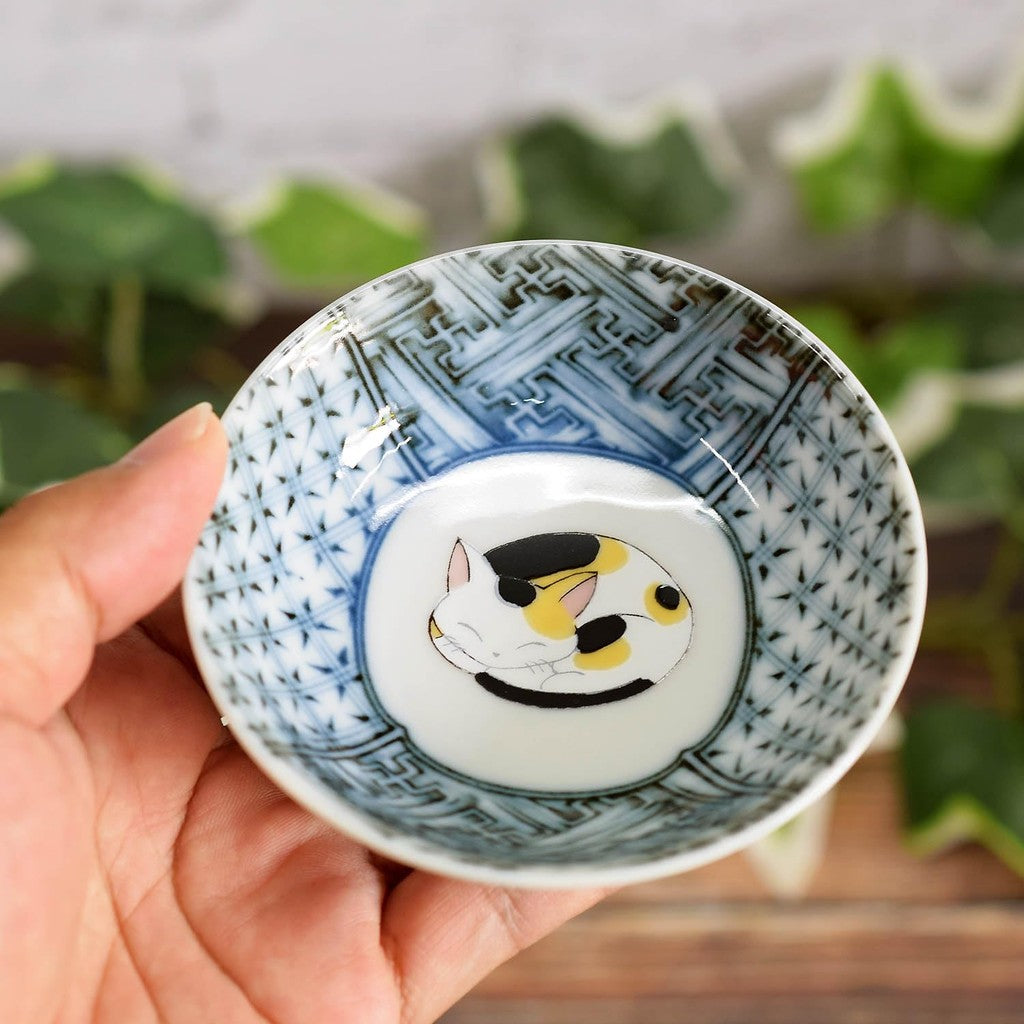 【made in japan】Waza no Kura Stylish Kutani Ware Tableware Set of 5 Small Bowls with Sleeping Cat Design, Luxury Japanese Ceramics, Perfect for Wedding Gifts, Celebrations, and Everyday Use.