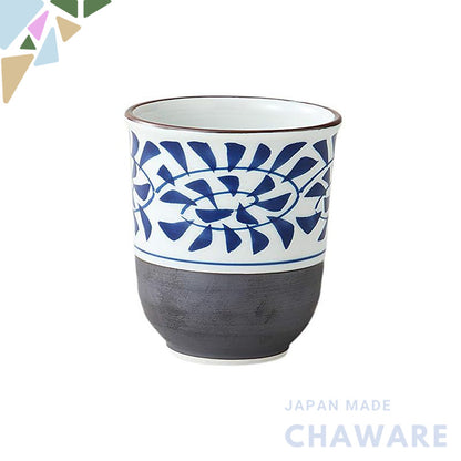 【made in japan】
Arita Porcelain Tea Cup with Blue Nishiki Octopus Pattern - Classic Utensil, Ideal for Tea Lovers, Model