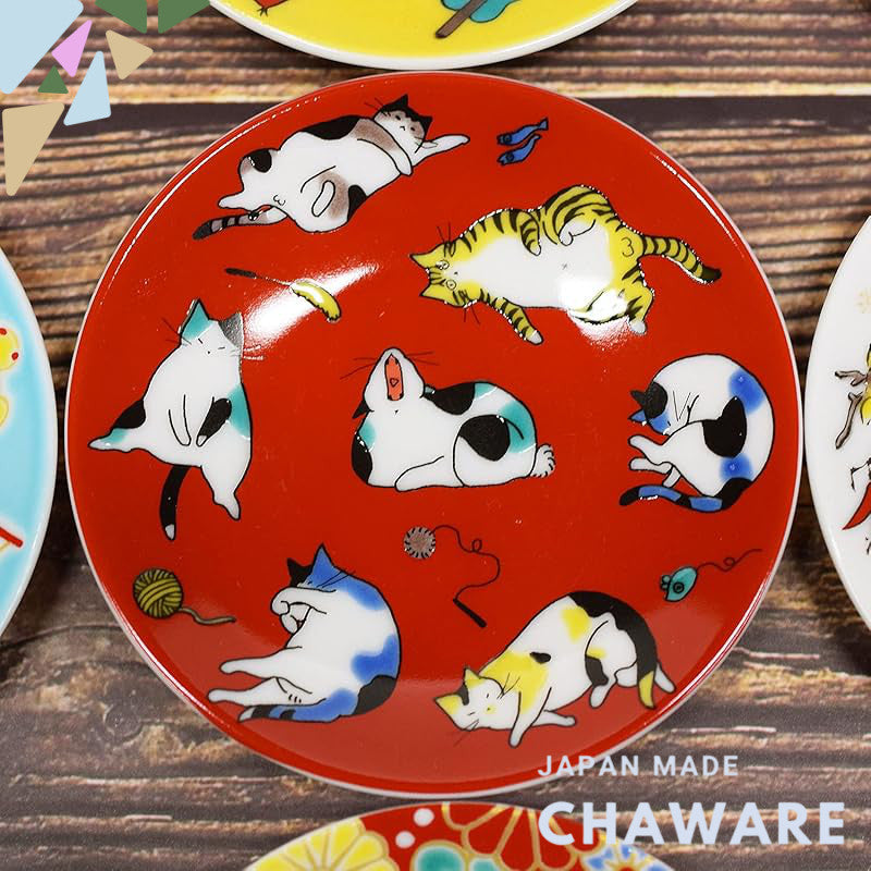 【made in japan】
Waza no Kura Stylish Plate - Kutani Ware Lucky Cat Ceramic Small Dish for Appetizers, Elegant Tableware 