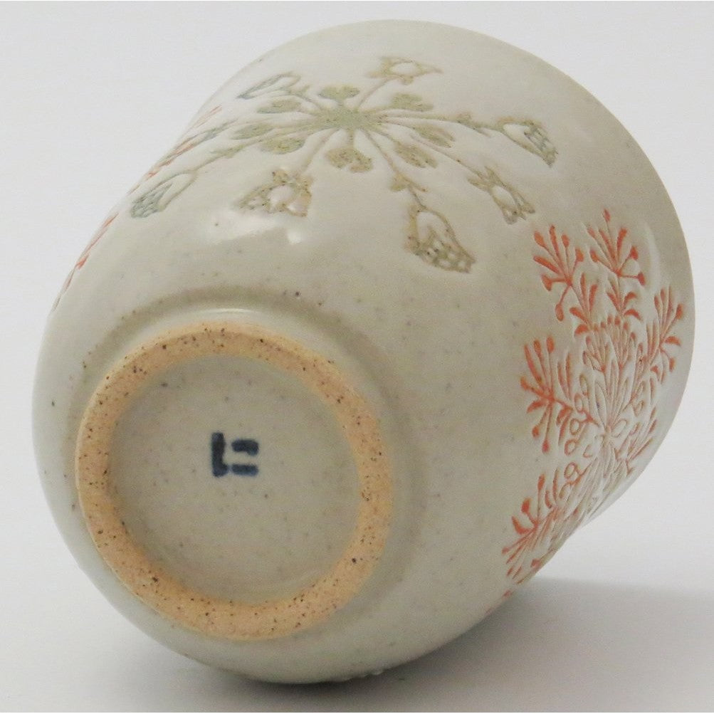 【made in japan】
Hasami Porcelain Kunzan Teacup in Red with Wavy Petal Design - Ideal for Tea Lovers and Traditional Japanese Ceramics Enthusiasts. Perfect for Daily Use or Collecting!