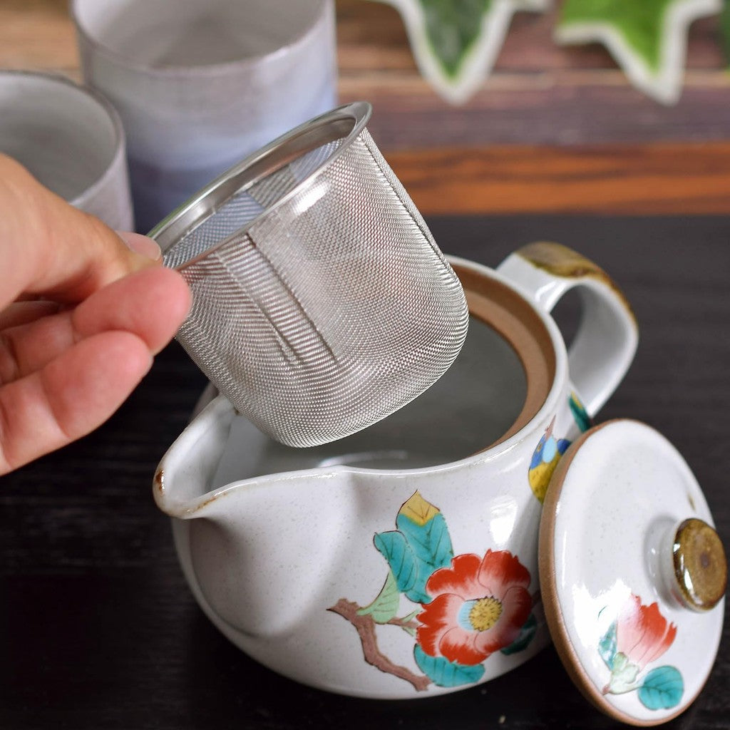 【made in japan】
Stylish Japanese Tableware - Kutani Teapot with Camellia and Bird Design, Ceramic with Strainer, Premium Quality, Made in Japan, Perfect Birthday Gift.