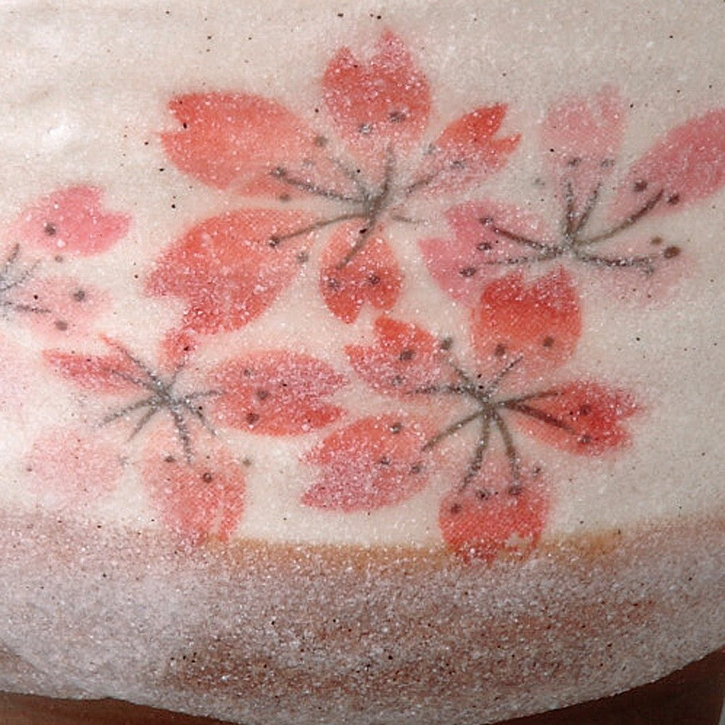 [Made in Japan] Munehō Kiln Sakura Tea Cup, Heian Cherry Blossom Design, Reversed Chawan Type, Red, φ9.5×5.8cm, Model 504-02-403. Perfect for traditional tea enjoyment.