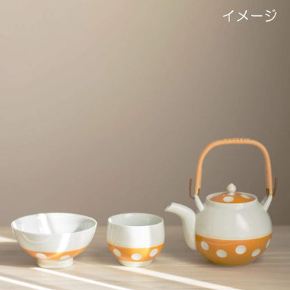 【made in japan】
Yoshida Yaki Fuku Sen Kiln Gyokusen Tea Cup, Polka Dot Design in Orange, 8x6cm, Capacity 140ml, Microwave and Dishwasher Safe, Made in Japan, Model 03972.
