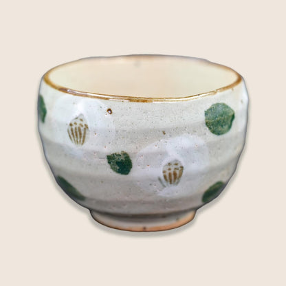 【made in japan】
Mino Ware Matcha Tea Bowl and Mug Set, Ceramic, 9.5 cm Diameter x 7 cm Height, 250 ml Capacity, Microwave and Dishwasher Safe, Includes Coaster, Elegant White Camellia Design, Made in Japan, UM-00165.