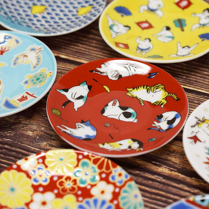 【made in japan】
Waza no Kura Stylish Plate - Kutani Ware Lucky Cat Ceramic Small Dish for Appetizers, Elegant Tableware Brand, Japanese Style Tableware