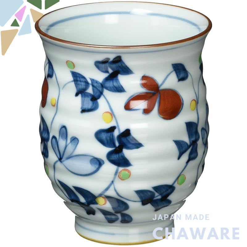 【made in japan】
Ranchant Small Yunomi Cup - White, Diameter 6.5cm x Height 8.2cm, Traditional Karakusa Pattern, Made in 