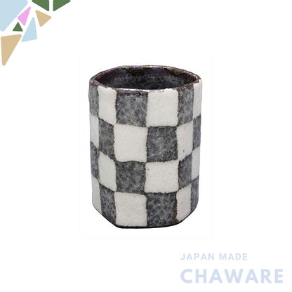 【made in japan】
Mino Ware "Miura Shigehisa" Hexagonal Yunomi Cup, Large Size, Diameter Approximately 7.5cm, Nezumi Shino