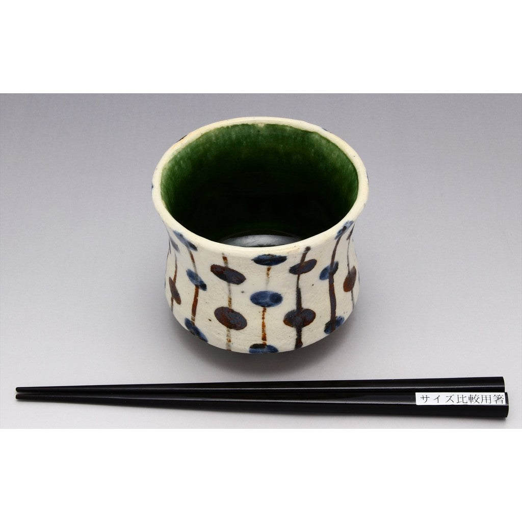 【made in japan】
Mino Ware "Nakagaki Renji" Oribe Pleated Drum-Shaped Tea Cup, Sencha Bowl, Approx. Diameter 9cm x Height 7.5cm, Capacity 260ml, Made in Japan, Model No. 043-0300. Perfect for tea lovers!