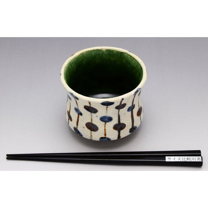 【made in japan】
Mino Ware "Nakagaki Renji" Oribe Pleated Drum-Shaped Tea Cup, Sencha Bowl, Approx. Diameter 9cm x Height 7.5cm, Capacity 260ml, Made in Japan, Model No. 043-0300. Perfect for tea lovers!