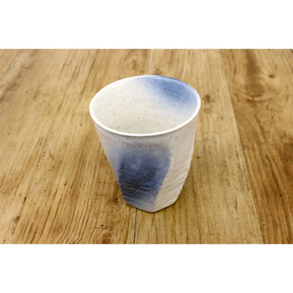 【made in japan】
Mino Ware Square Glass Free Cup, Japanese Café Series, Rough Shaved Twisted Design, White Decorative Glaze, Model MZ-0565, Ideal for Serving Drinks and Enhancing Table Settings.
