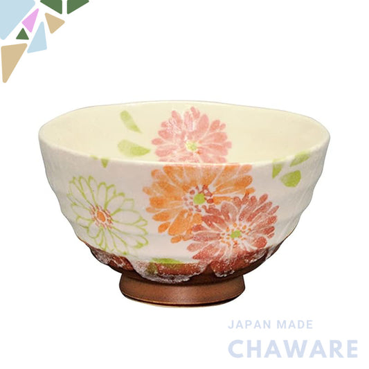 【made in japan】
Yutakagama Rikyū Tea Bowl in White with Monthly Floral Design - October Chrysanthemum. Perfect for tradi