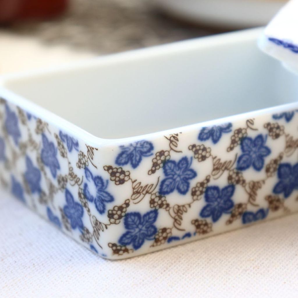 cerapockke Arita/Mino/Seto Japanese porcelain lidded 12.5cm blue small storage bowl for appetizers