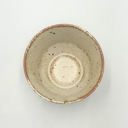 [made in Japan]
Mino Ware Sabi Shino Hantai Sencha Teacup, approximately 8cm in diameter and 6.5cm in height, with a capacity of about 170ml, in ivory color. Microwave and dishwasher safe. Made in Japan. Product code: 461-0003.