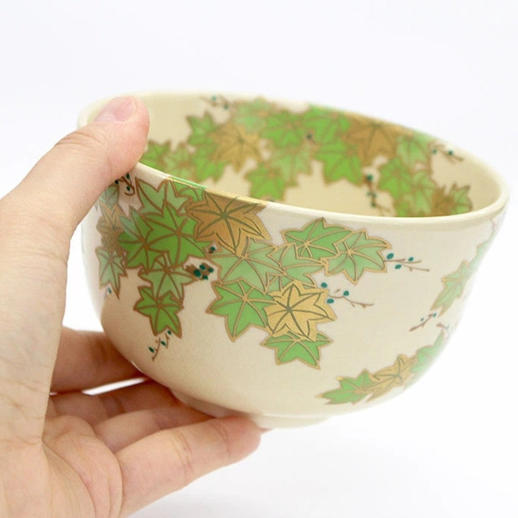 【made in japan】
Miyachi Eikou Matcha Bowl in White - Size: Diameter 12.4cm x Height 7.8cm, Featuring Kinsei Blue Maple Design, Comes in a Decorative Gift Box. Perfect for Tea Ceremonies!