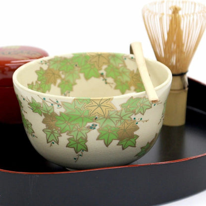 【made in japan】
Miyachi Eikou Matcha Bowl in White - Size: Diameter 12.4cm x Height 7.8cm, Featuring Kinsei Blue Maple Design, Comes in a Decorative Gift Box. Perfect for Tea Ceremonies!