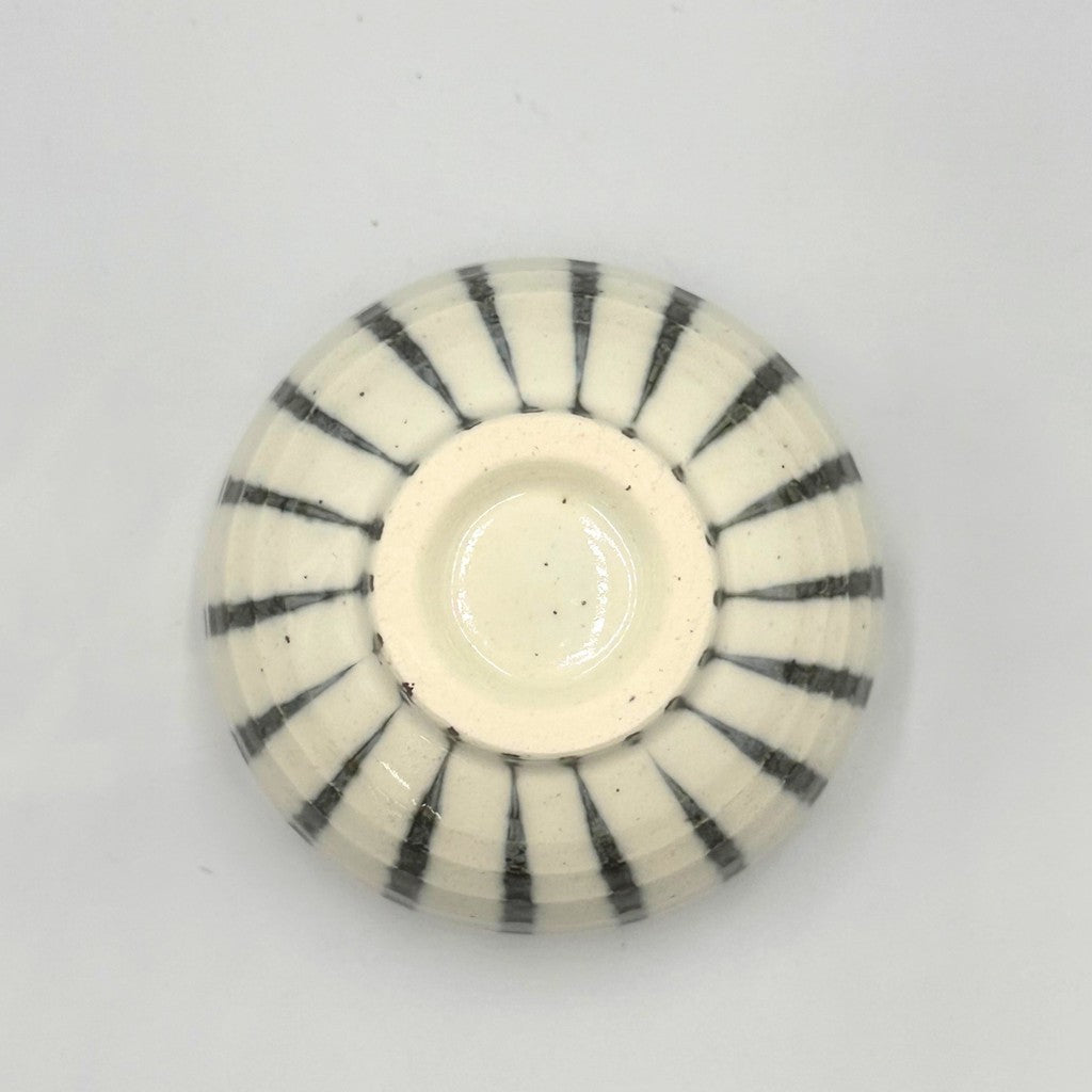 【made in japan】
Ale-net 10x6.7cm Ceramic Tea Bowl with Blue and White Stripes, Matcha Bowl, Cafe Bowl, Made in Japan, Mino Ware, Perfect for Tea Time and Serving Snacks.