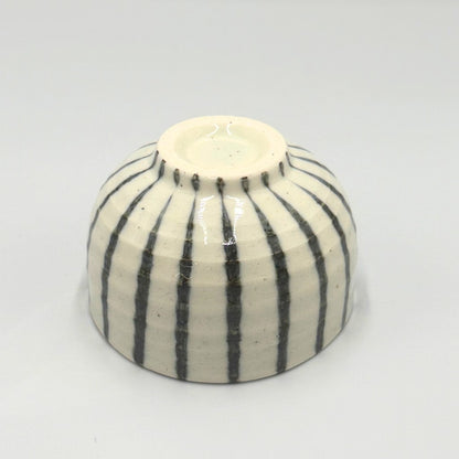 【made in japan】
Ale-net 10x6.7cm Ceramic Tea Bowl with Blue and White Stripes, Matcha Bowl, Cafe Bowl, Made in Japan, Mino Ware, Perfect for Tea Time and Serving Snacks.