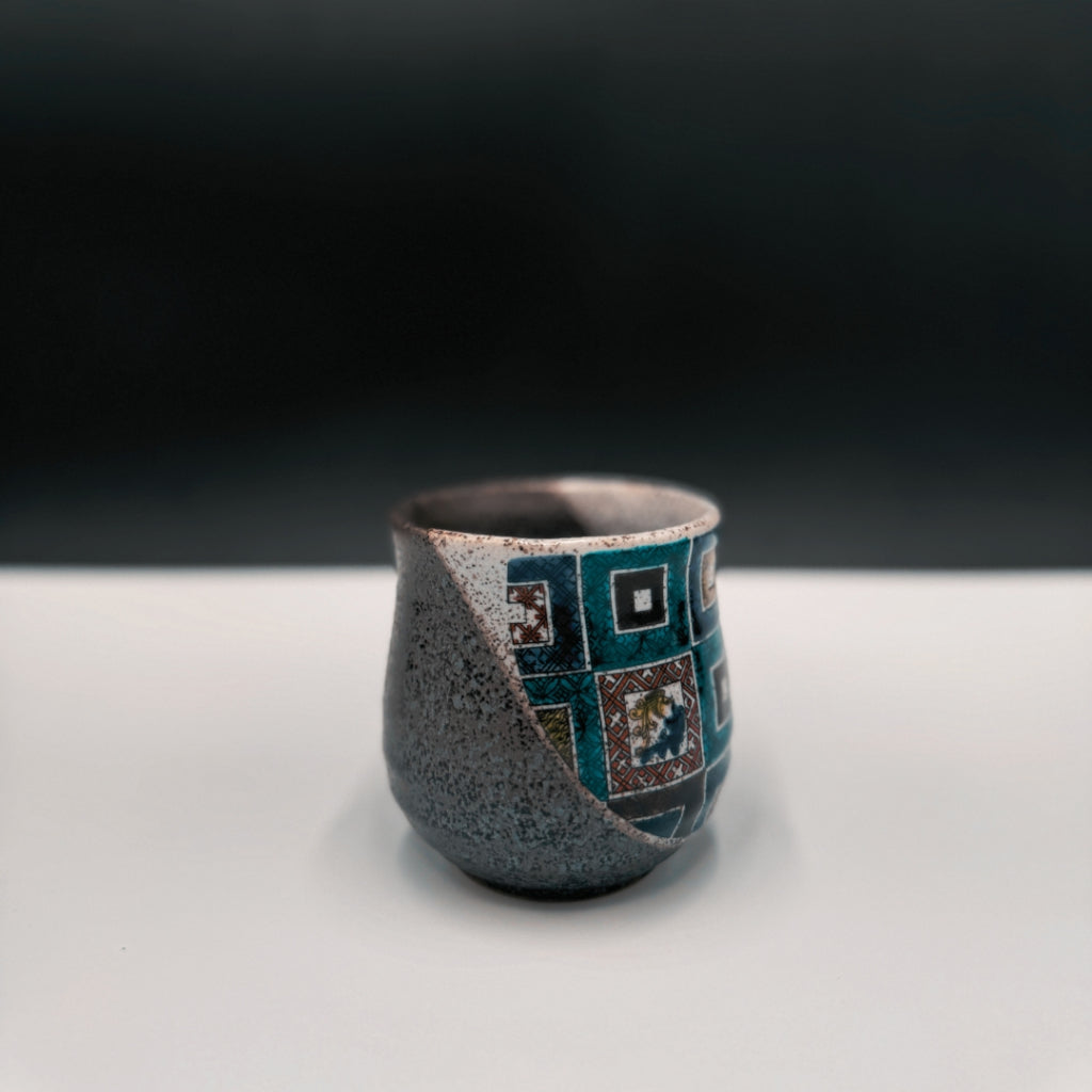 Japanese traditional craft [Kutani ware] Mug with stone pavement pattern