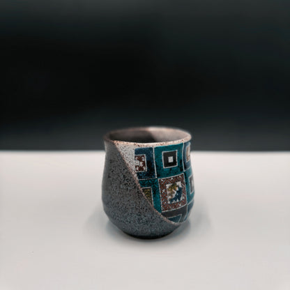 Japanese traditional craft [Kutani ware] Mug with stone pavement pattern