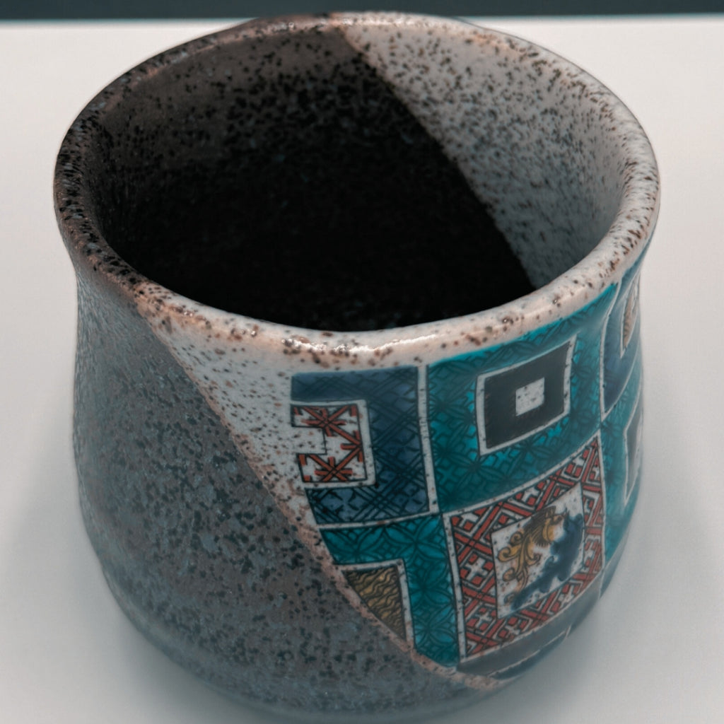 Japanese traditional craft [Kutani ware] Mug with stone pavement pattern