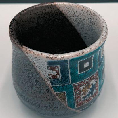 Japanese traditional craft [Kutani ware] Mug with stone pavement pattern