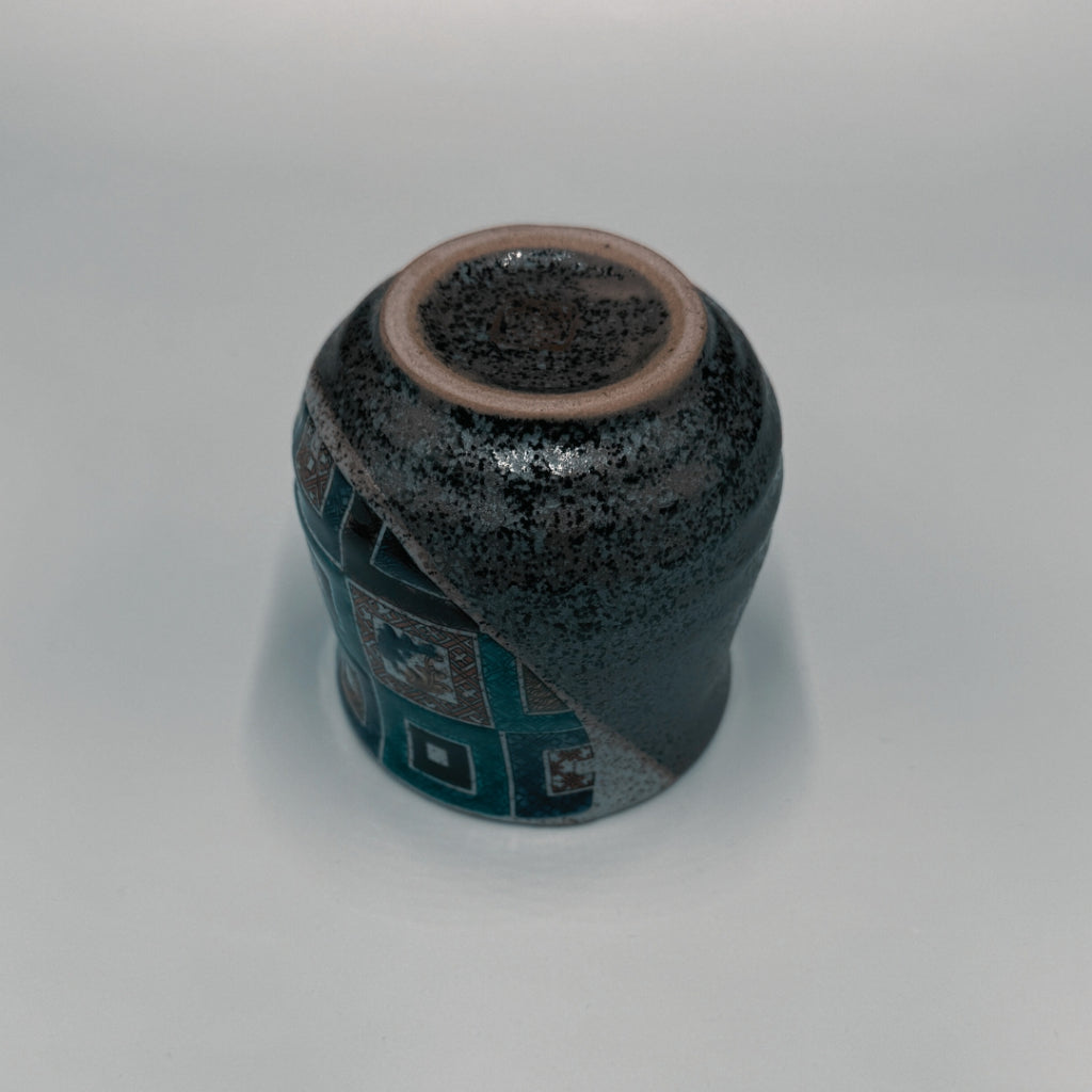 Japanese traditional craft [Kutani ware] Mug with stone pavement pattern