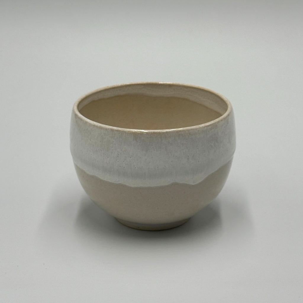 White Karatsu Nagashi (White) Round Bowl Matcha Bowl Hasami Ware Ceramic Bowl Made in Japan chawan
