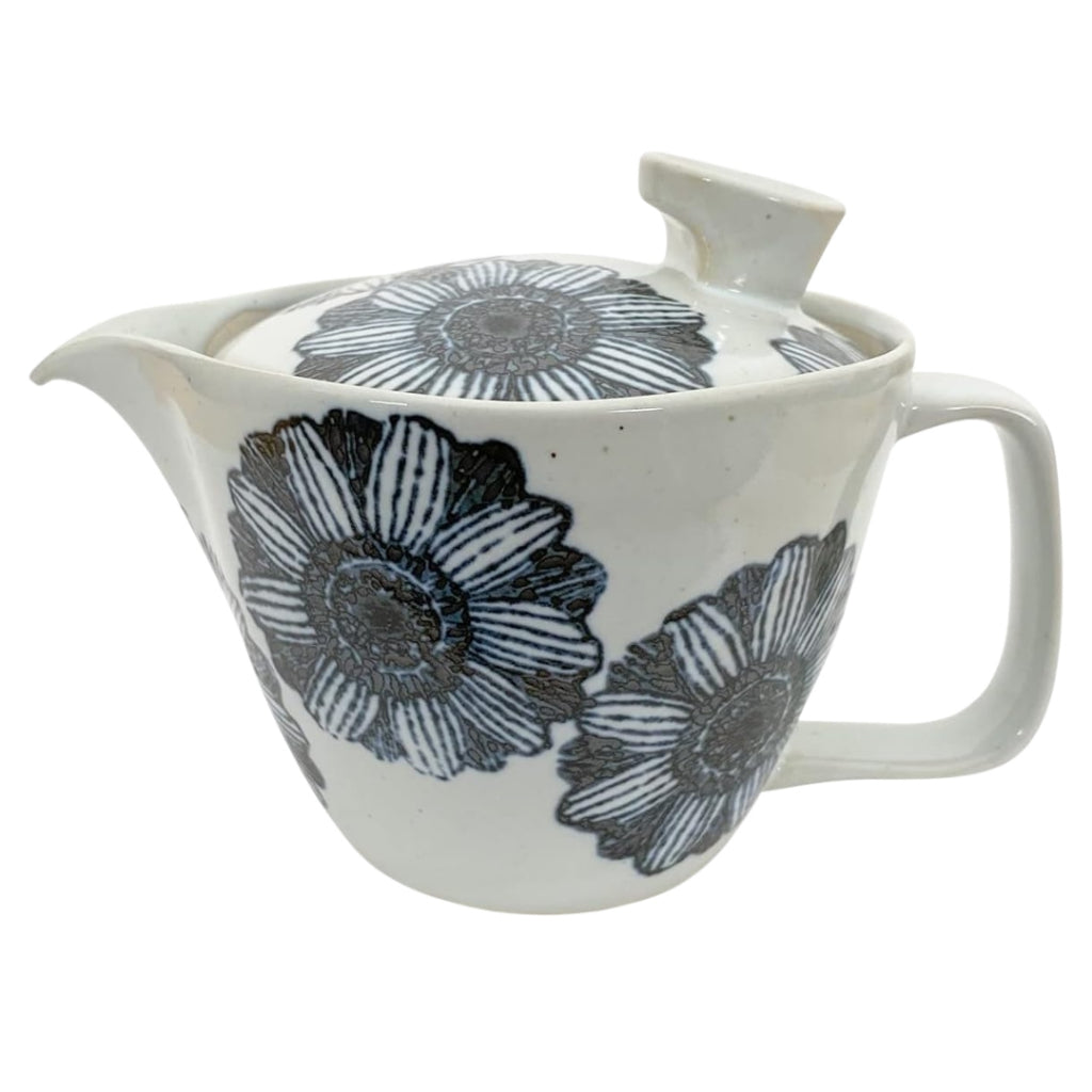 J-Kitchens Kunzan Kiln Teapot with Strainer - 240ml for 1 to 2 Servings - Hasami Ware, Made in Japan - Floral Design Collection