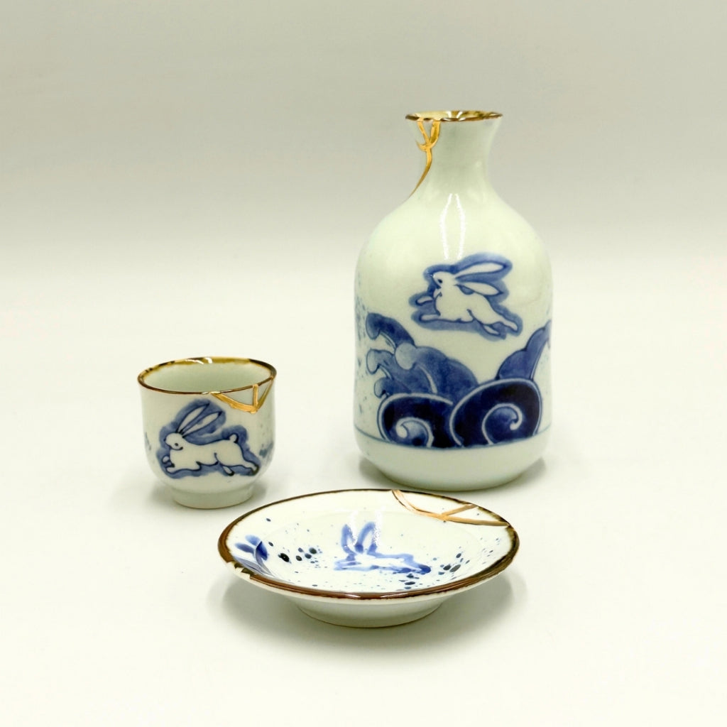 Imari Ware Kintsugi Sake Set Gold Line Rabbit Design Japanese Porcelain Gift Set