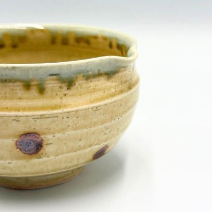 Japanese Mino Ware Matcha Bowl with Spout | Pouring Chawan for Matcha Latte | 570cc Ceramic