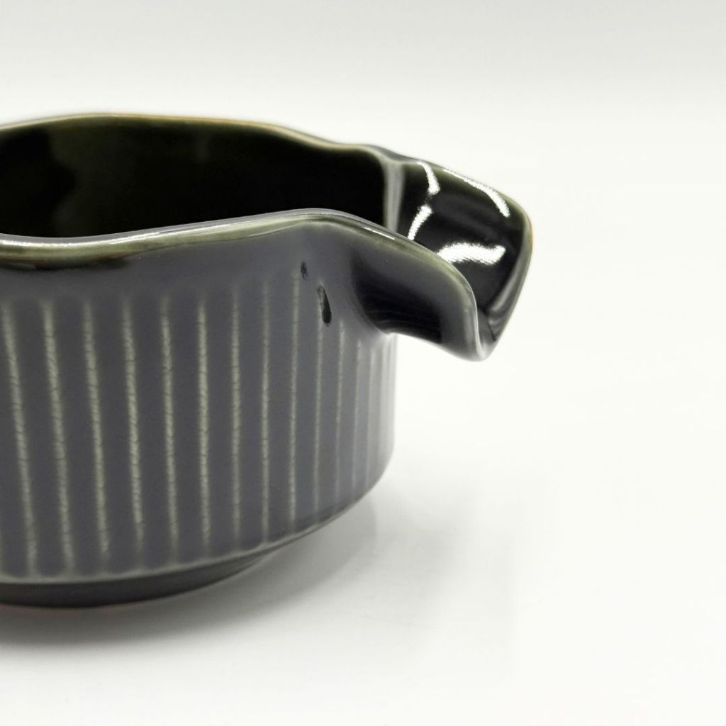 [Katakuchi Matcha Bowl] Meisen Faceted Oribe-style Matcha Bowl with Pouring Spout　Made in Japan 14.5cm