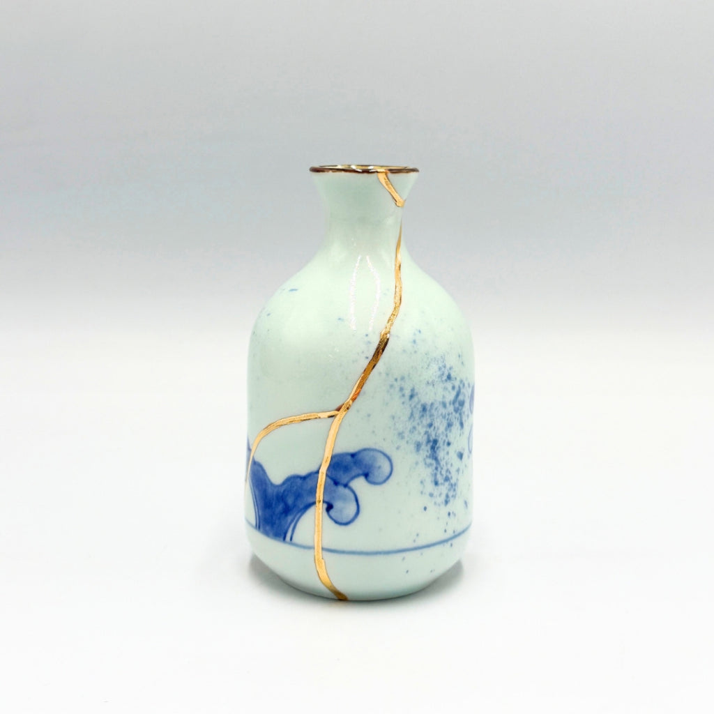 Imari Ware Kintsugi Sake Set Gold Line Rabbit Design Japanese Porcelain Gift Set